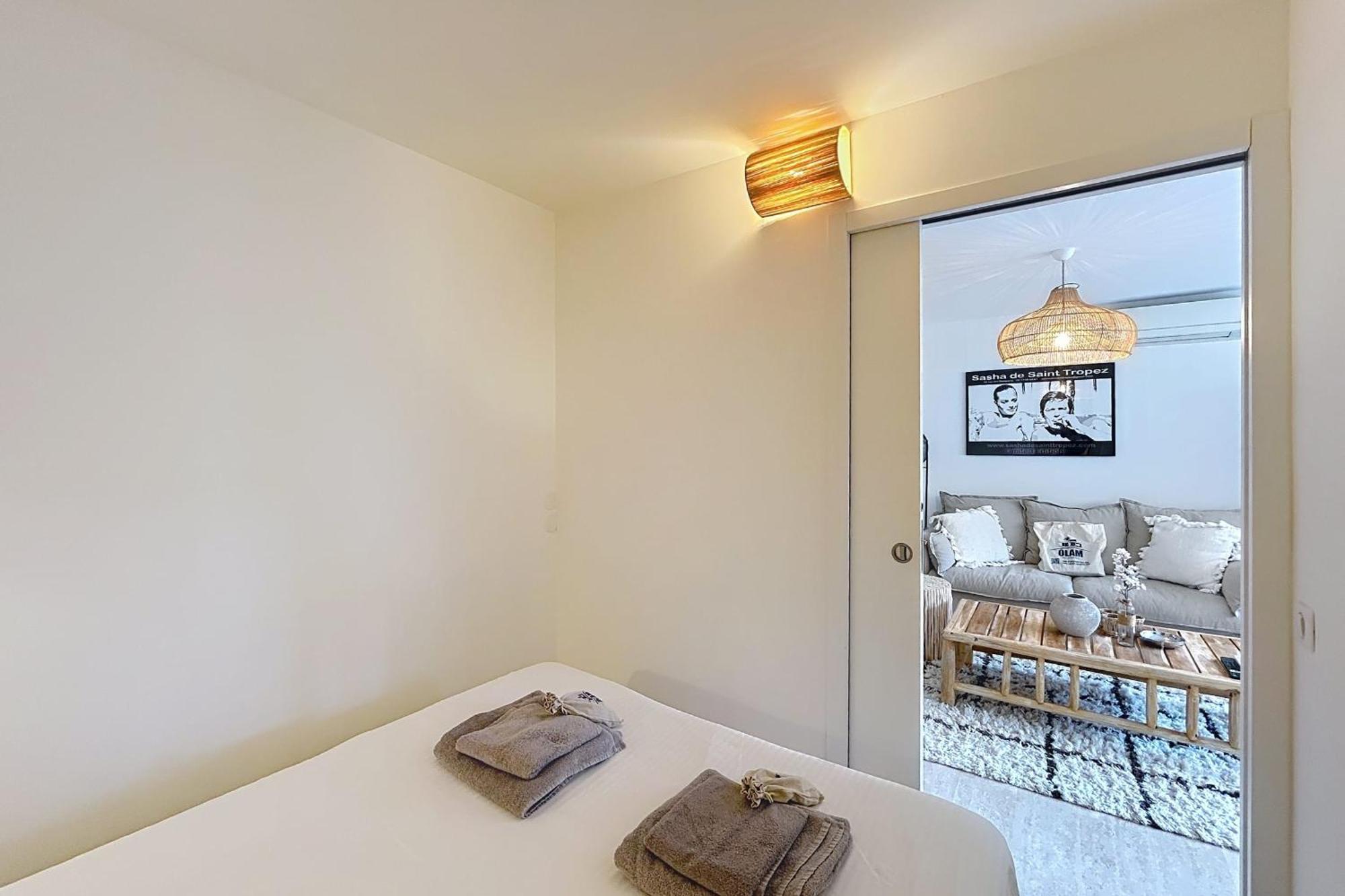 Bobo Chic Very 2 Bedroom In A Quiet Location Apartment *