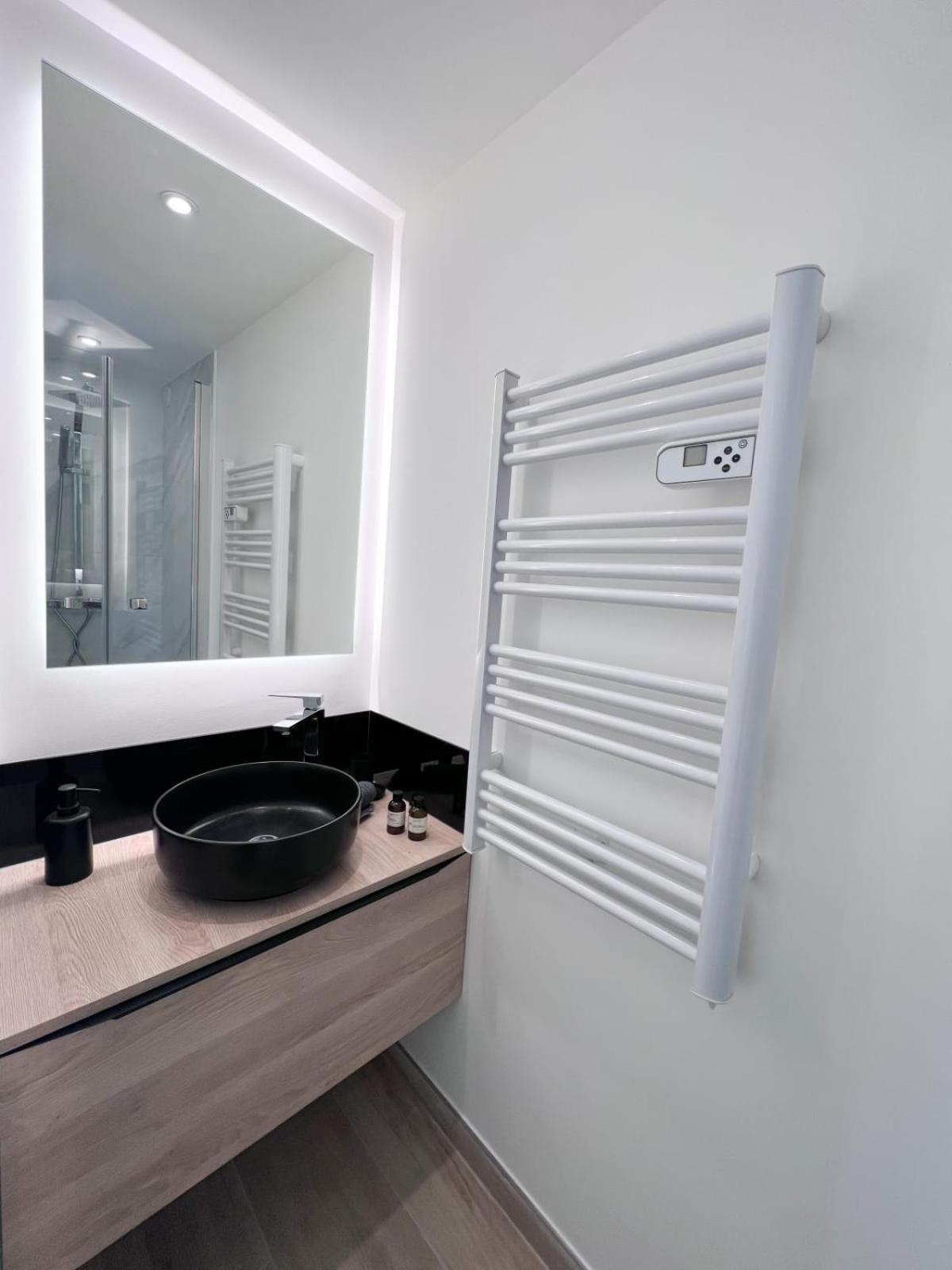 Bobo Chic Very 2 Bedroom In A Quiet Location Apartment Cannes