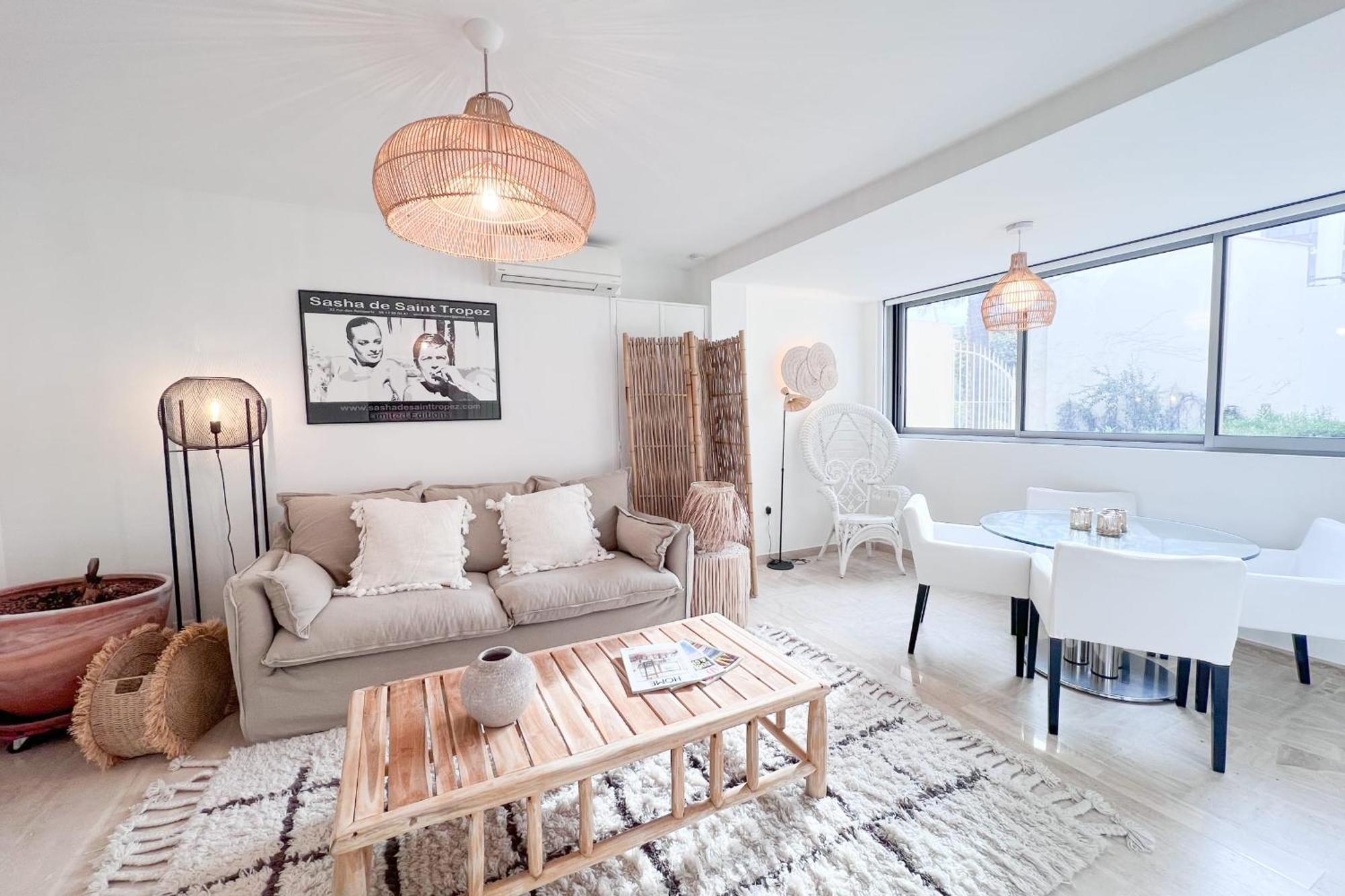 Bobo Chic Very 2 Bedroom In A Quiet Location Apartment