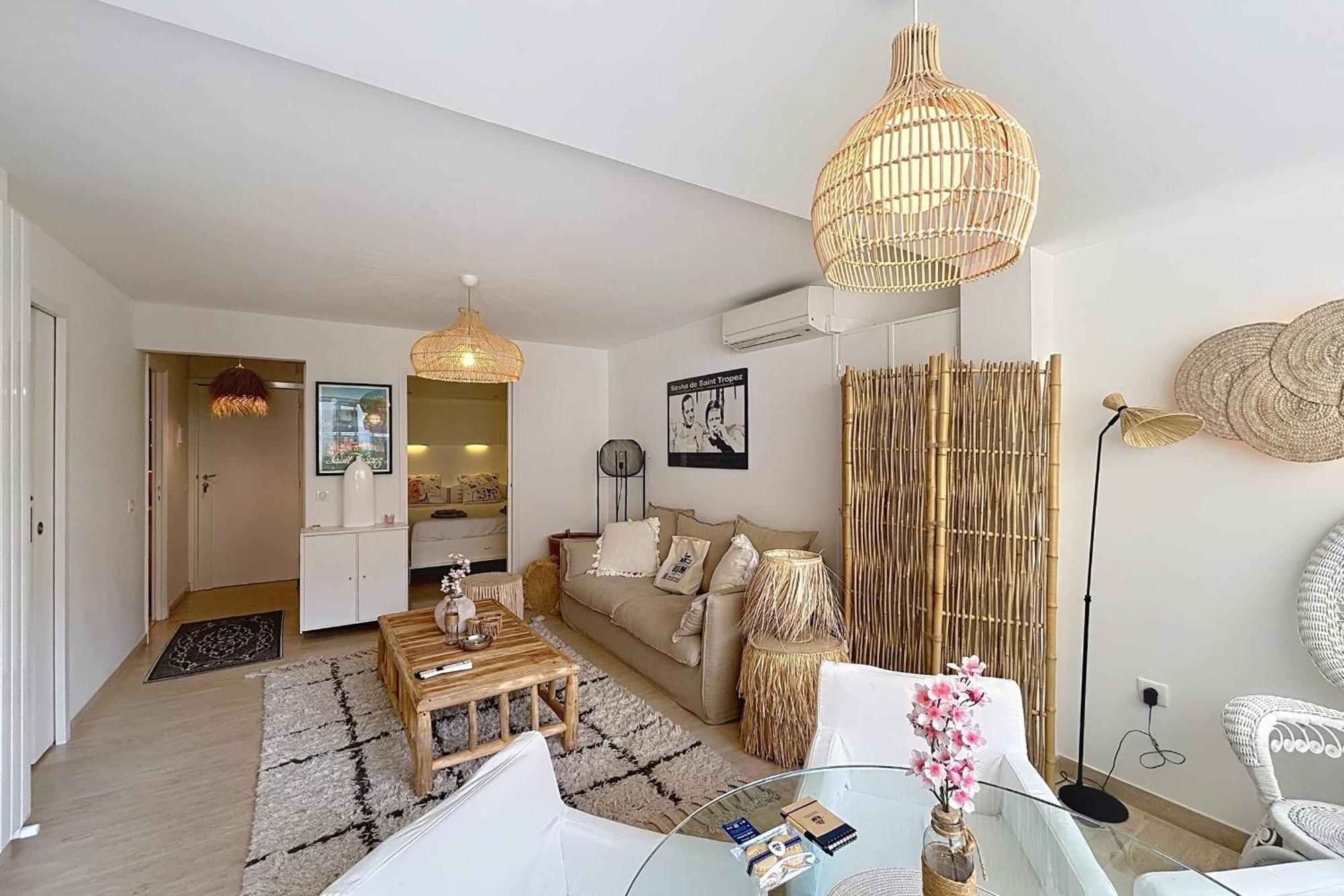 Bobo Chic Very 2 Bedroom In A Quiet Location